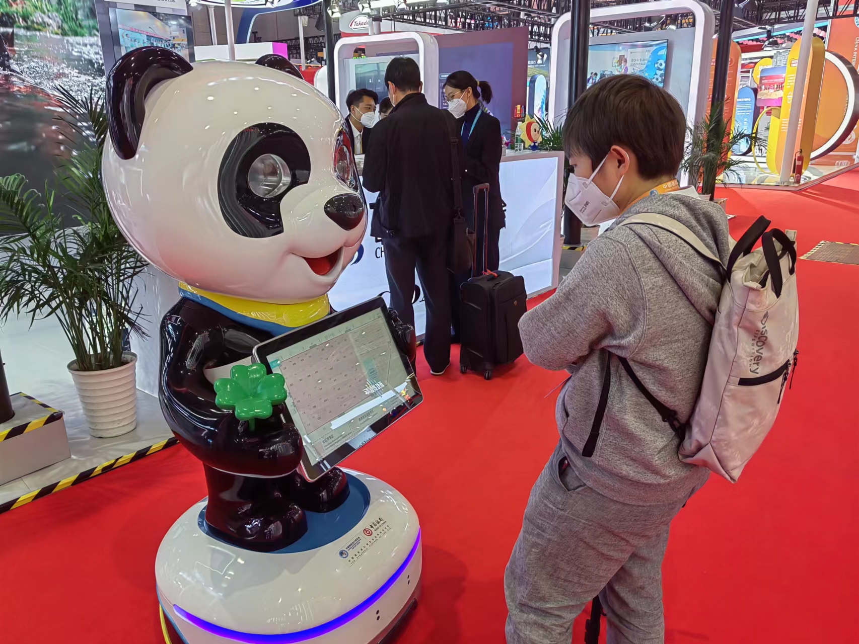 必发888登录入口智能服务机器人图片